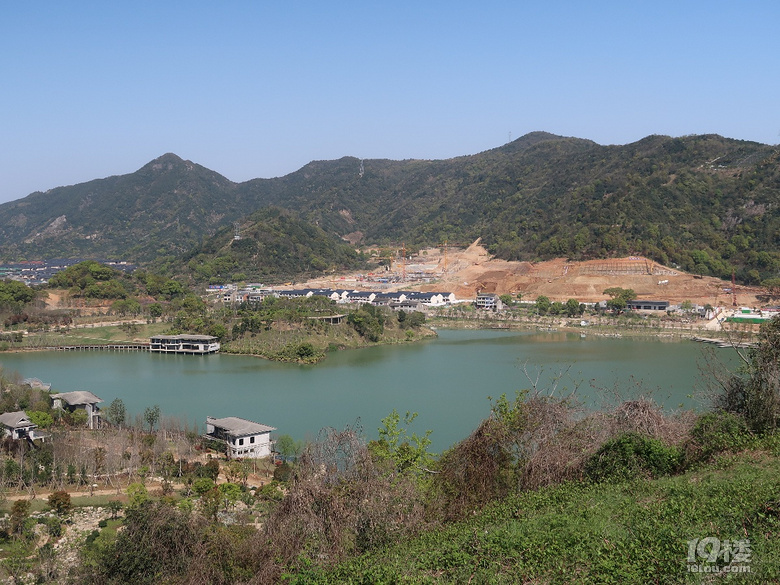 游走狮子山青山寺三区界碑俯看飞龙湖井马水库周边美景