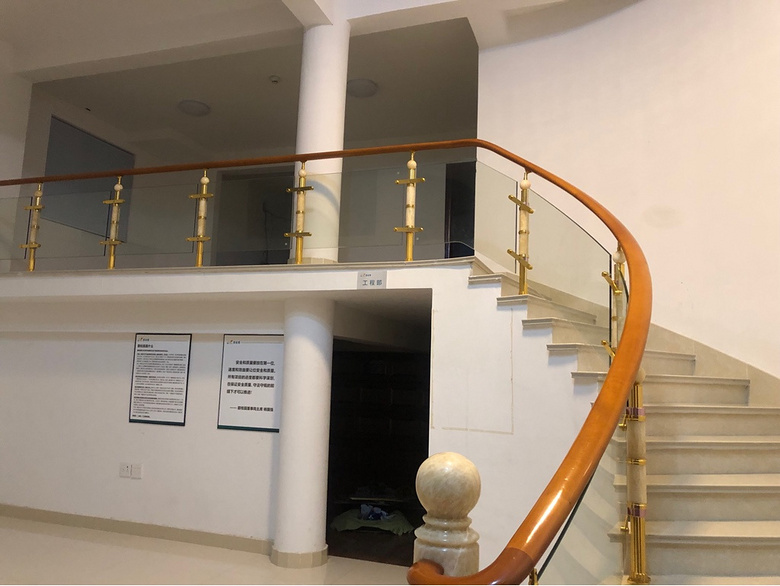 �鳵ԷС����װ�ް칫����