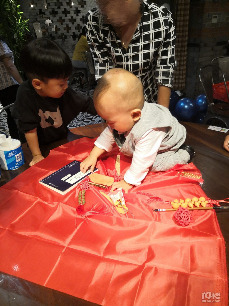 【随手拍】小孩周岁抓阄能预知未来吗