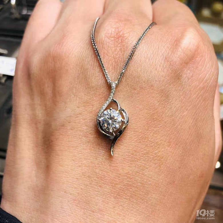 伟德国际周大福珠宝又要涨价了三季度销量下滑半年关店611家