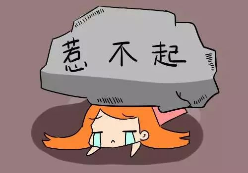 惊出一身冷汗台州高速上20斤铁块迎面飞来车子被砸出一个洞