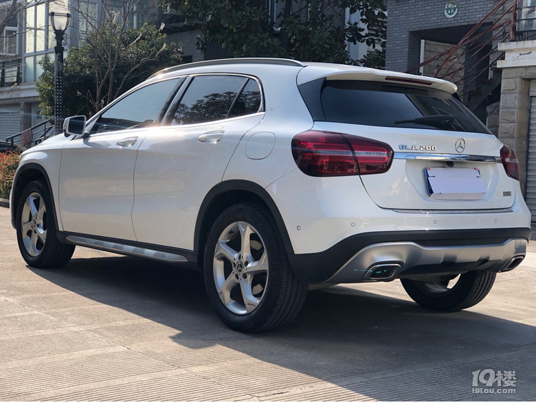 精品奔驰gla动感型出售