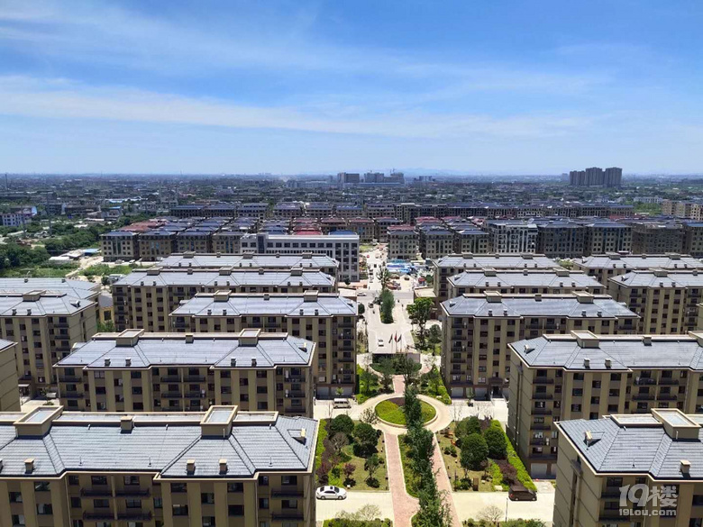 嘉和名苑顶楼西灿朝南二室一厅一厨一卫