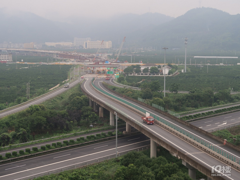 雨中探訪臺金鐵路靈江特大橋臺金高速市區連接線和向日葵花海