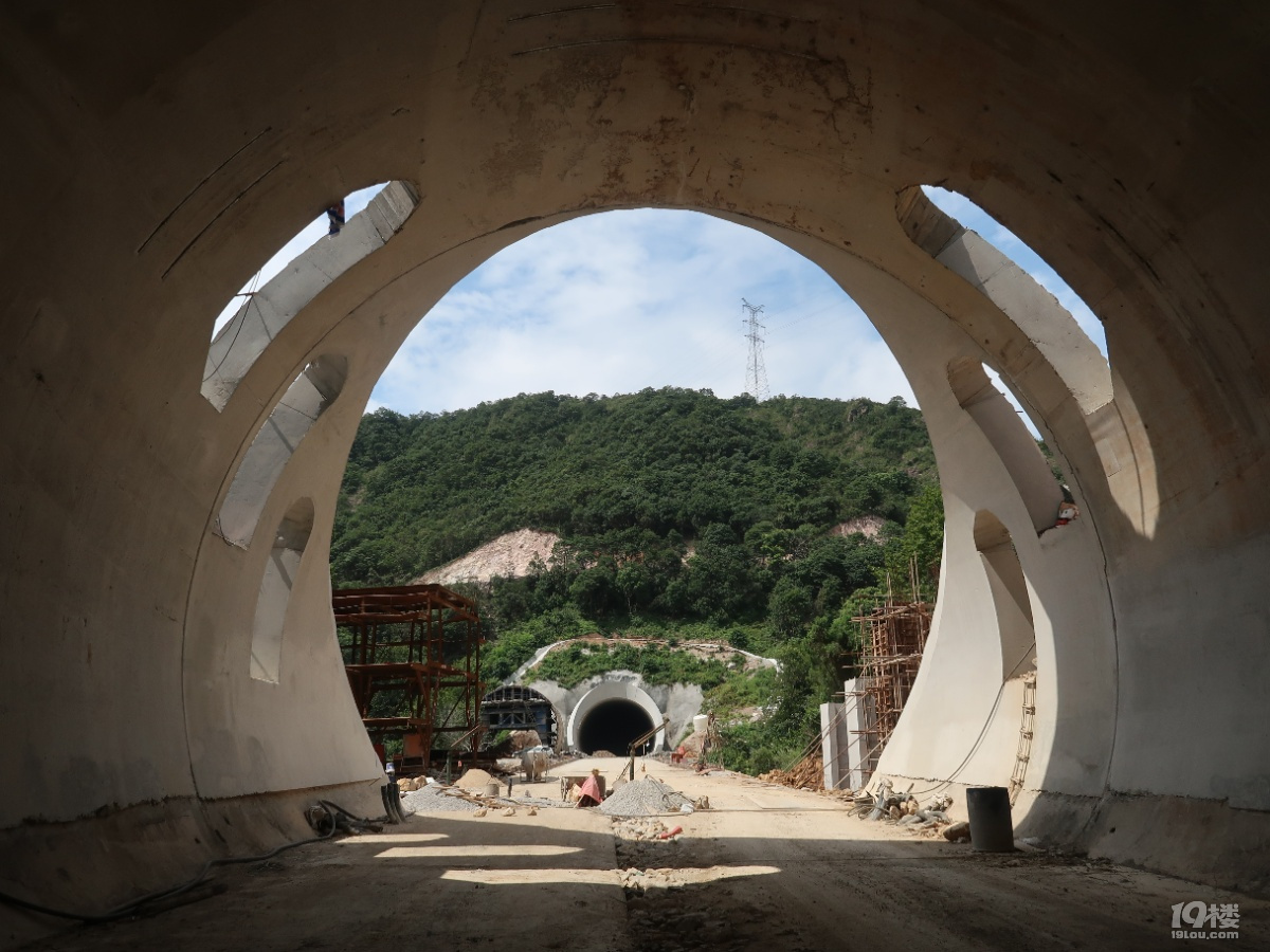 探访杭绍台高铁狮子山隧道,灵山泾特大桥和现代大道路桥段