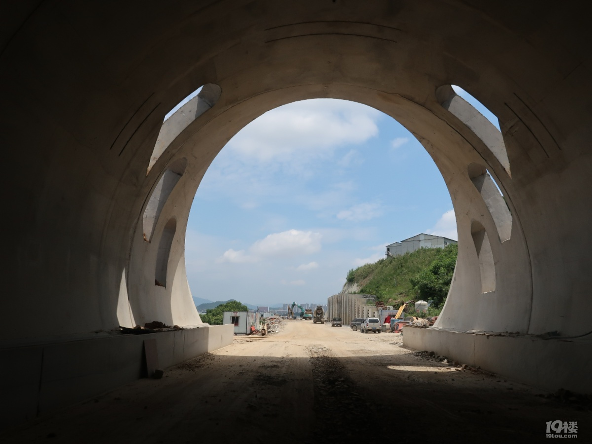 探访杭绍台高铁狮子山隧道,灵山泾特大桥和现代大道路桥段