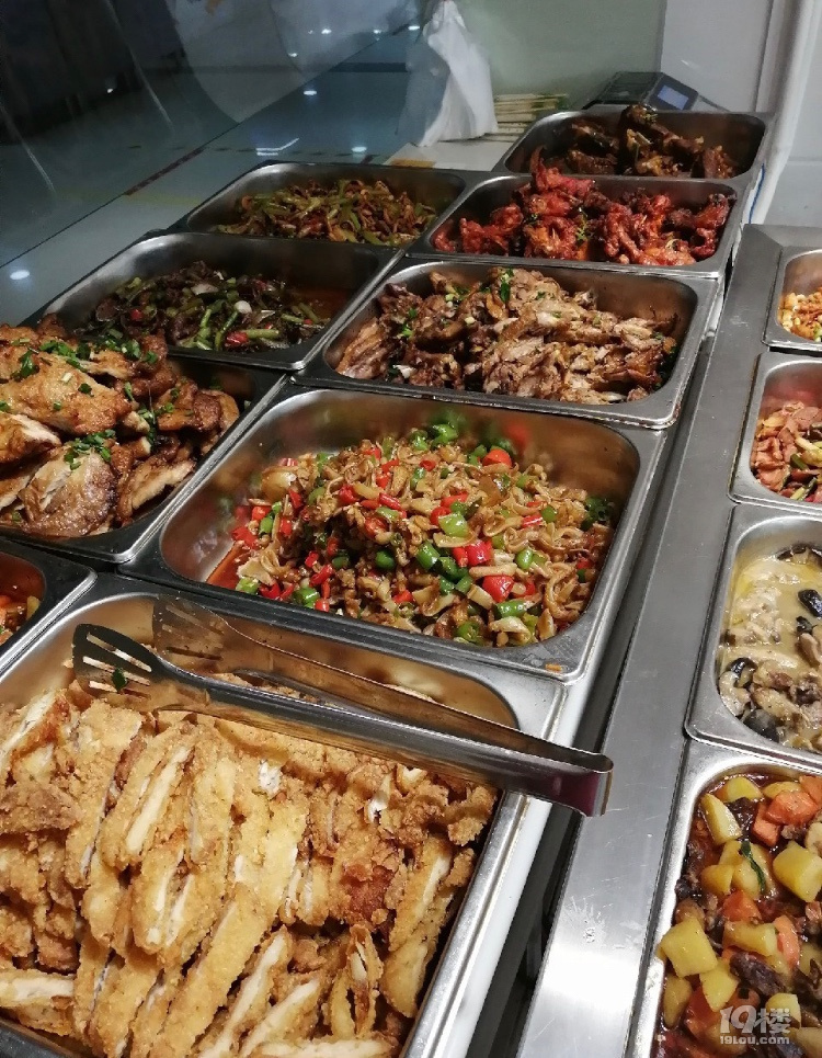 随手拍台州学院食堂宽敞明亮菜多价格也实惠