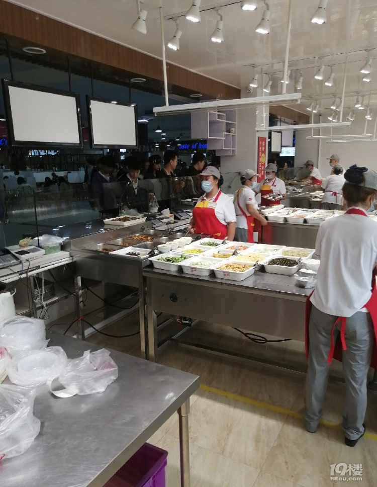 随手拍台州学院食堂宽敞明亮菜多价格也实惠