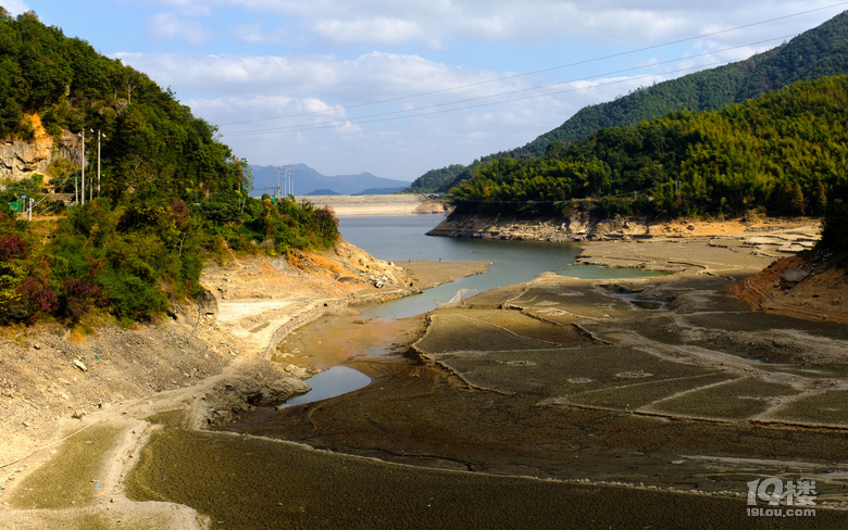 佛岭水库见底晒图存照
