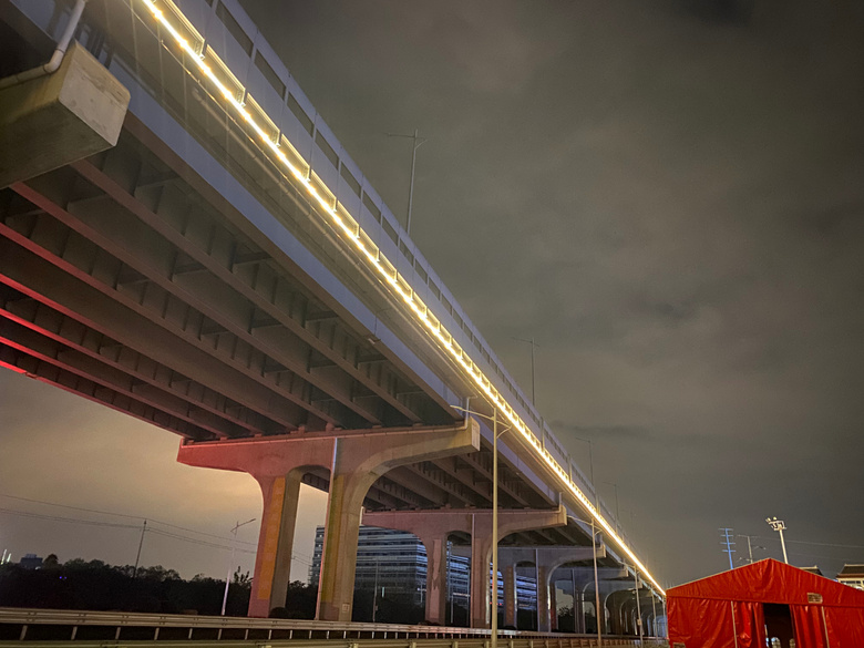 昨天晚上路泽太高架快速路完成首次大规模亮灯