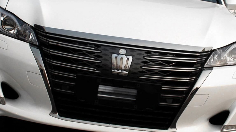 悬挂皇冠车标的汉兰达来了更显气派