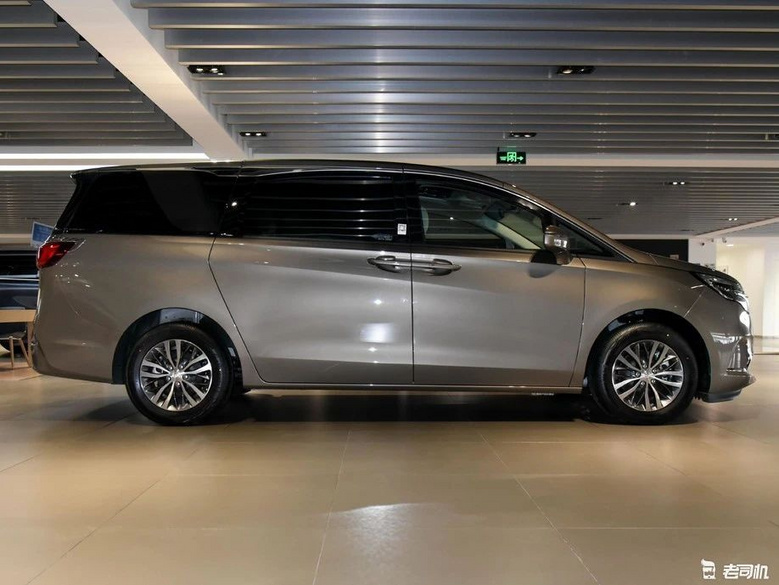 别克gl8实拍外观帅气内饰优美销冠果真名不虚传