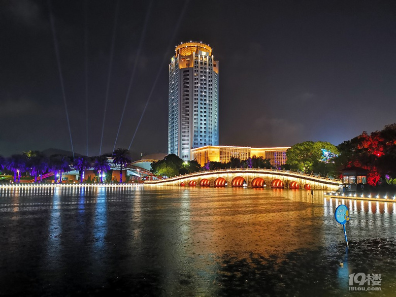 昨夜市民广场风采