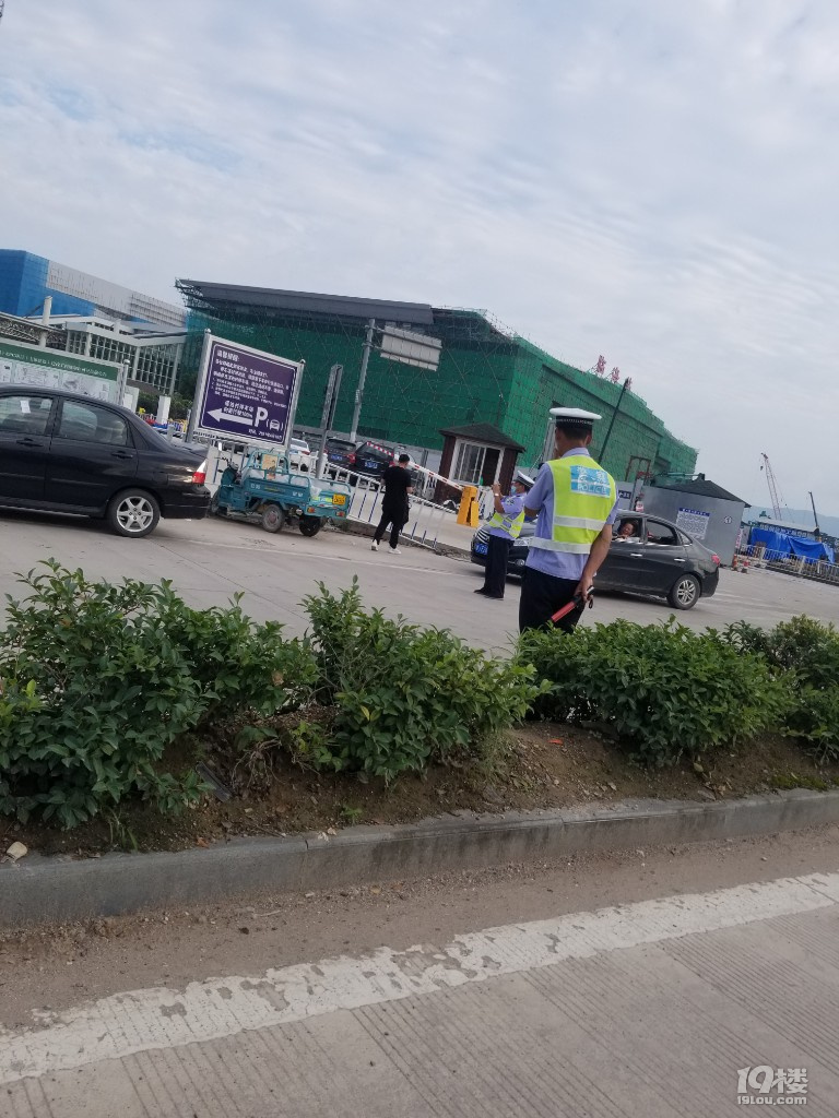 临海站目前在装修进出站的体验感觉实在太差