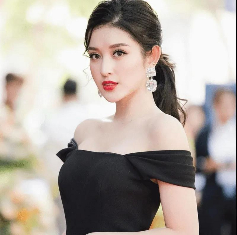 越南版李嘉欣40岁嫁90后鲜肉富豪全网8000万宅男