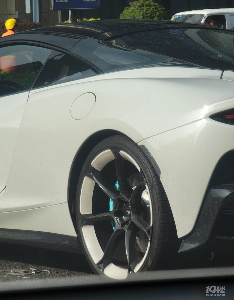 汽车街拍这迈凯伦gt改的不错