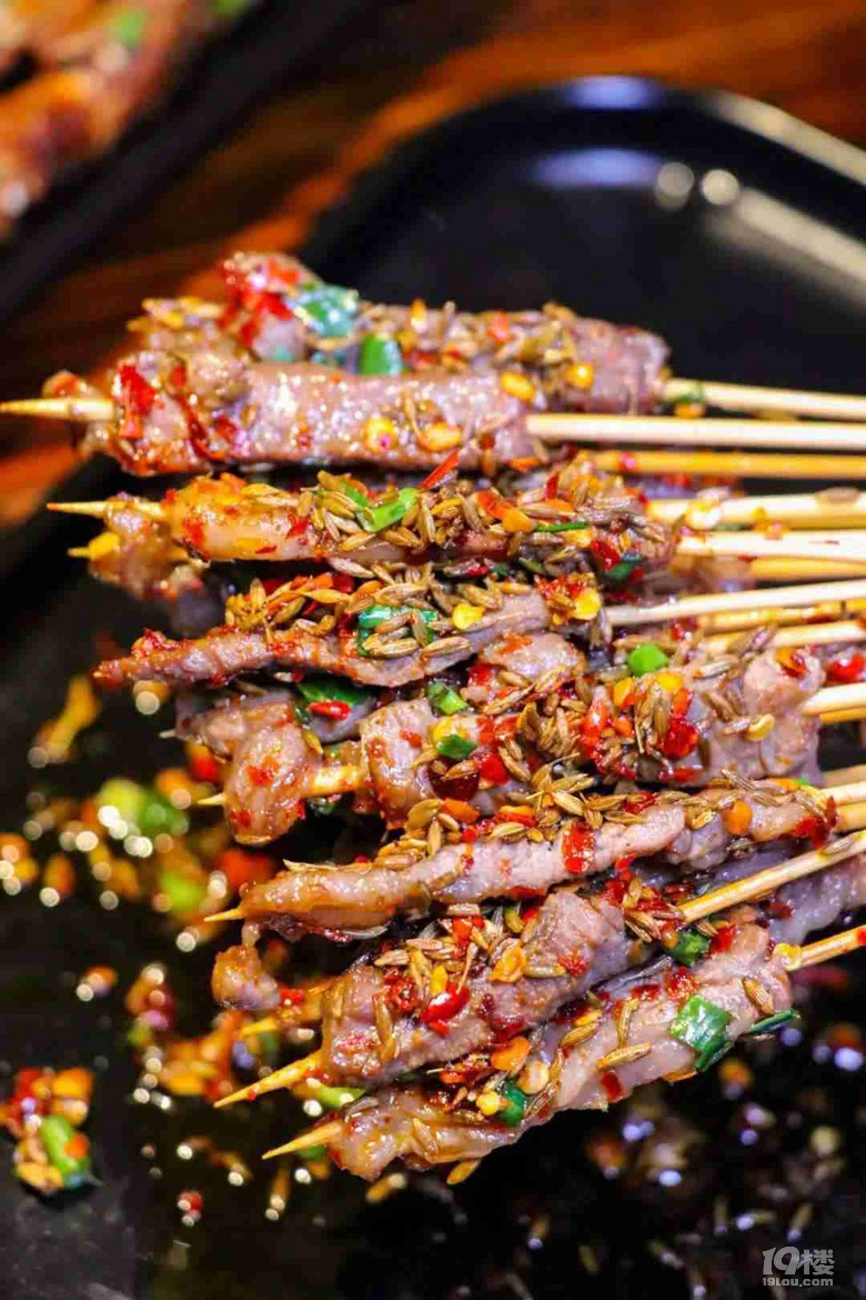 传授烈火牛肉串做法豪丽优家烈火牛肉餐饮文化培训中心