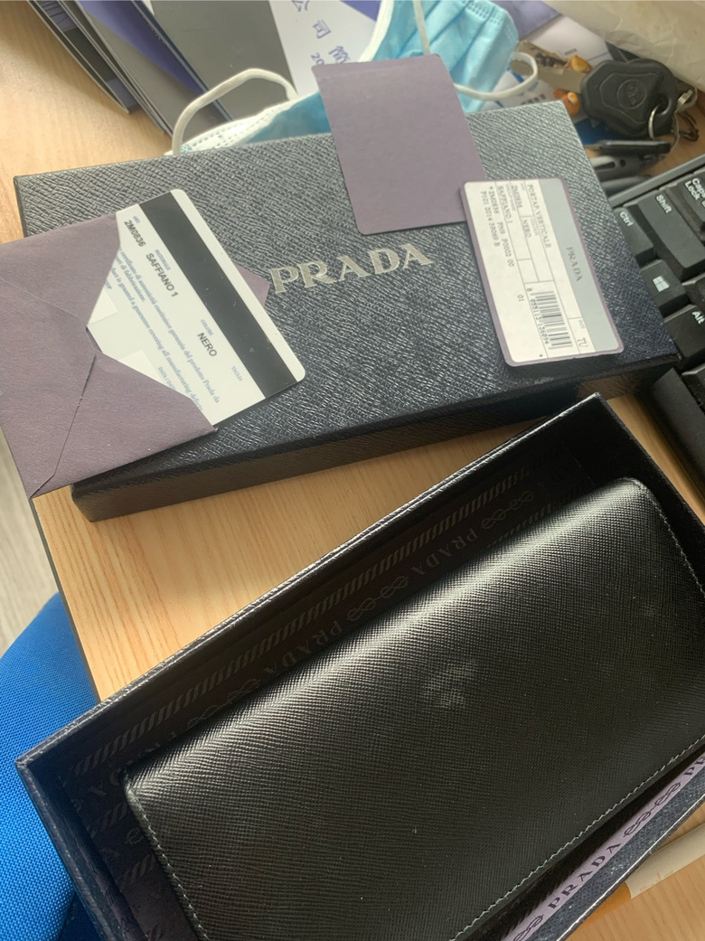 ���۸���������Ʒ��Prada�����ֱ�����񡢵�������