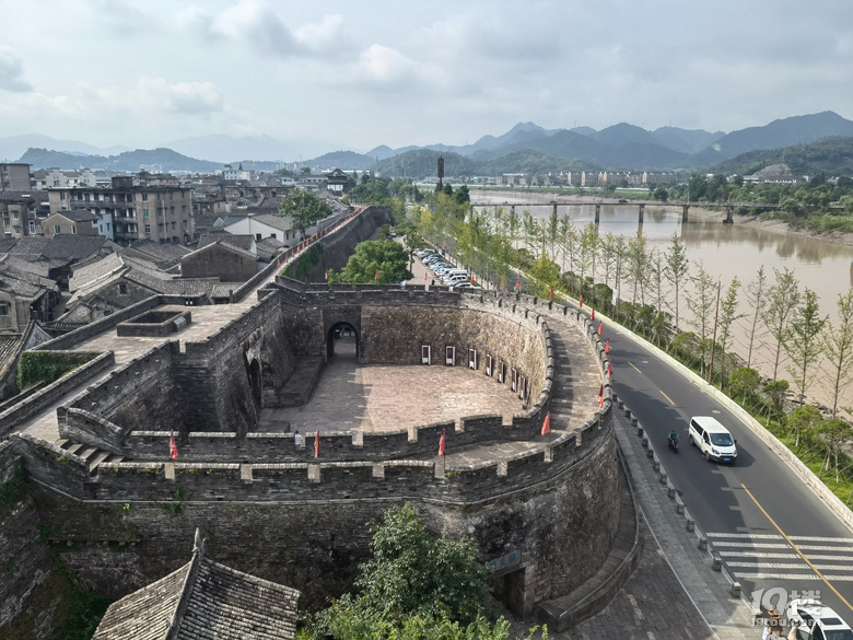 走进新晋5a景区的台州府城文化旅游区江南长城和东湖