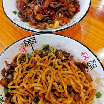 牛肉鳝丝干拌面