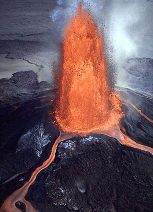 火山喷发的瞬间真壮观