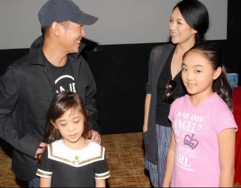 李连杰两个女儿曝光媒体,尽显小明星气质-家事闲谈-孩爸妈聊天室-台州