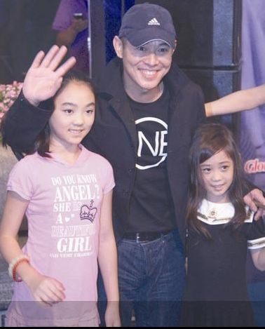 李连杰两个女儿曝光媒体,尽显小明星气质-家事闲谈-孩爸妈聊天室-台州