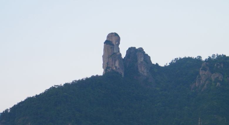 松岩山石大人峰