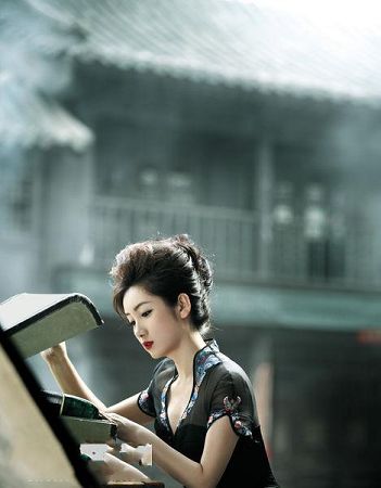 风尘女子秦海璐演绎中国风礼服