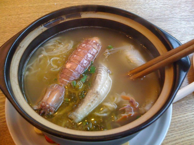 天气凉了早餐吃一碗热气腾腾的砂锅海鲜面带来一天的温暖