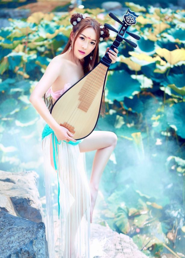 春光乍泄薄纱遮羞全套写真