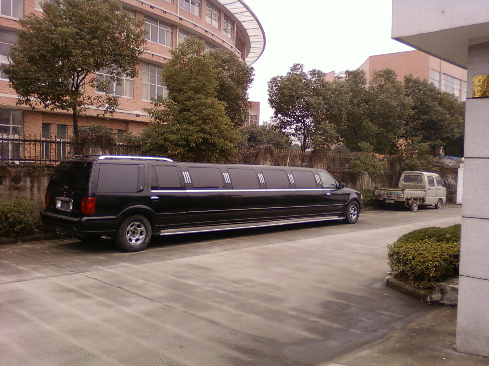 台州惊现林肯加长版!