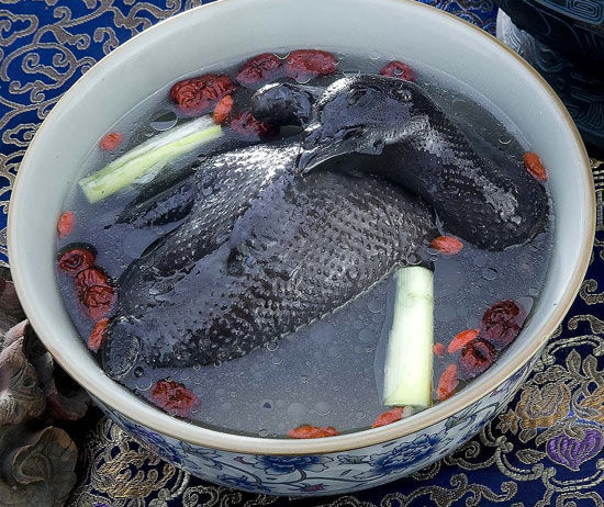 乌鸡汤的功效:心不慌记得牢睡得香