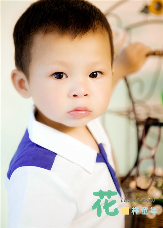 小轩仔拍照怕美女