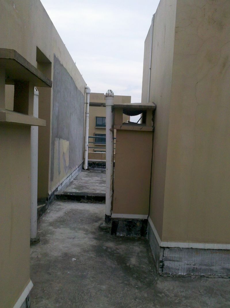 椒江东京湾小区顶楼公摊面积被私自占有!求关