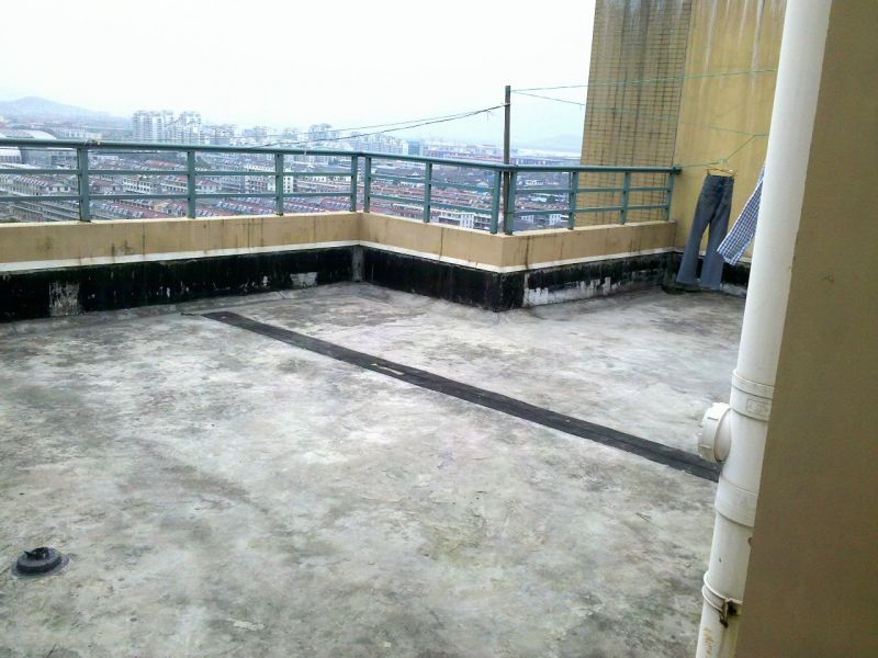 椒江东京湾小区顶楼公摊面积被私自占有!求关