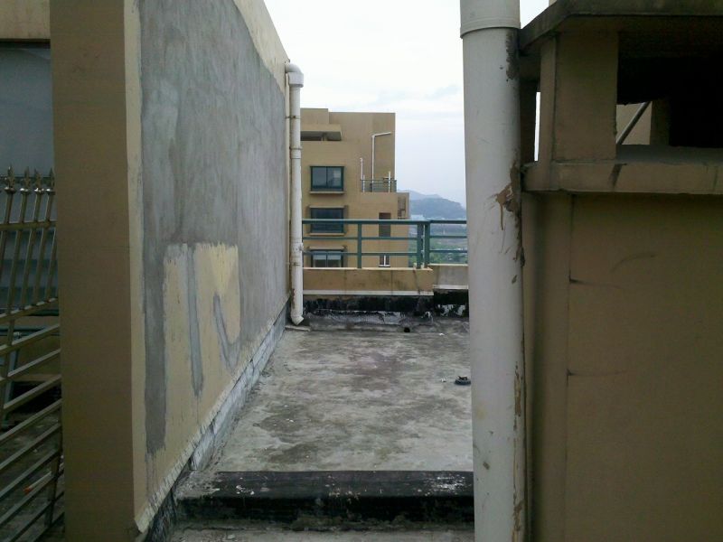 椒江东京湾小区顶楼公摊面积被私自占有!求关