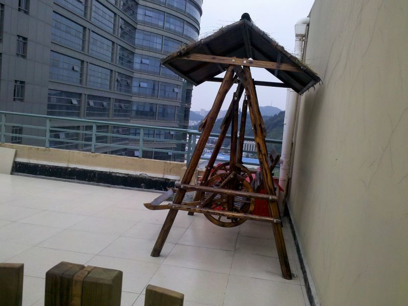 椒江东京湾小区顶楼公摊面积被私自占有!求关