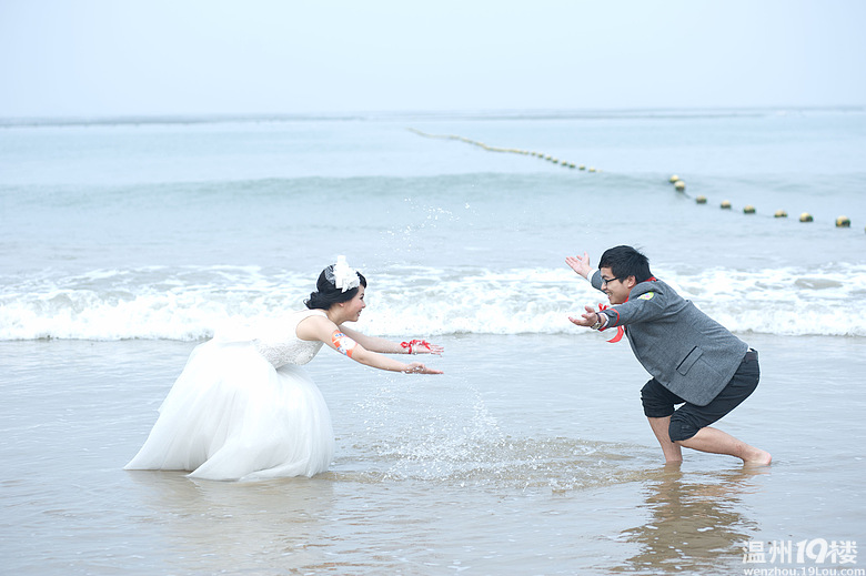 【穿着婚纱去春游】两头傻傻相爱的猪!-秀秀婚纱照-我要结婚-温州19楼