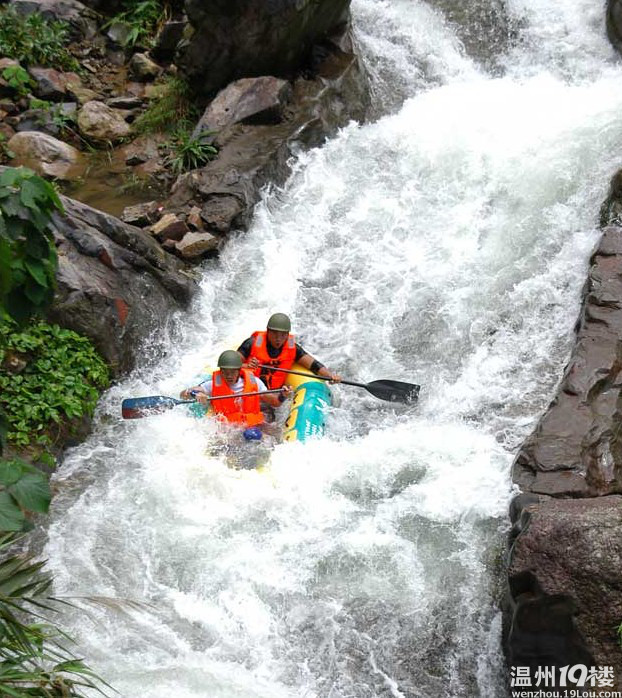 温州泽雅漂流每年夏天成为孩子们快乐的天堂