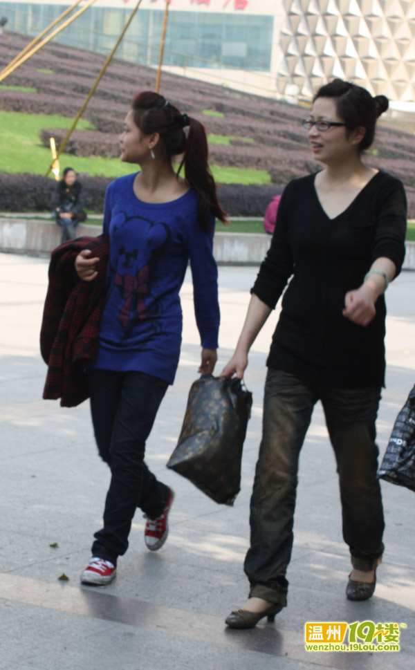 抓拍:现温州街头的美女穿得相当清凉(有图)