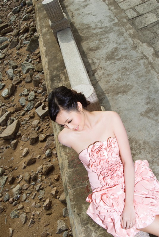 秀婚纱他们用泥巴捏一座城献给我的好友