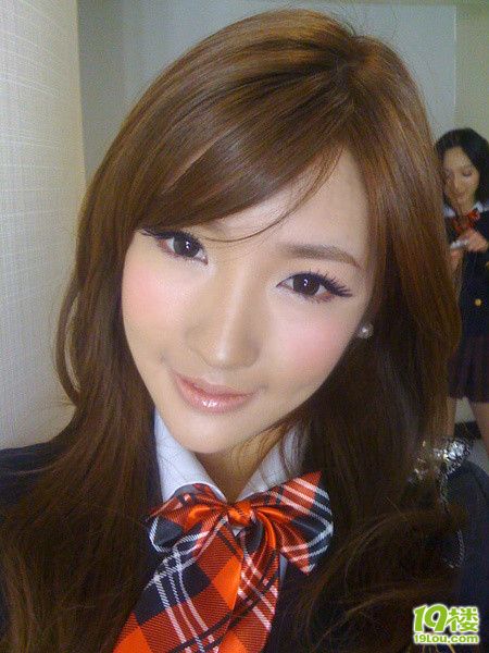 听说这个是富三代美女身家上亿的校花