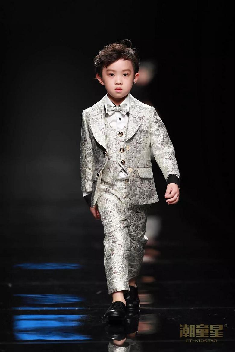 潮童星&JUN设计上海时装周晋级招募童模走秀